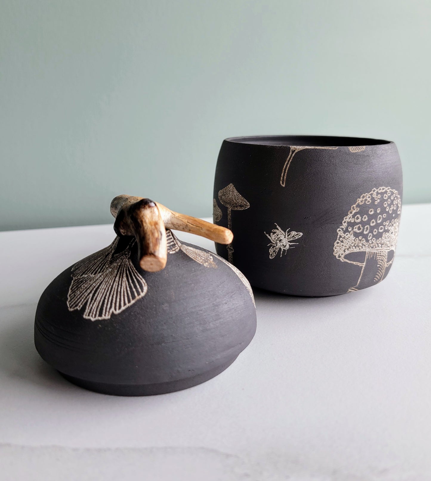 Black Clay Treasure Box Mushrooms/Gingko Leaves